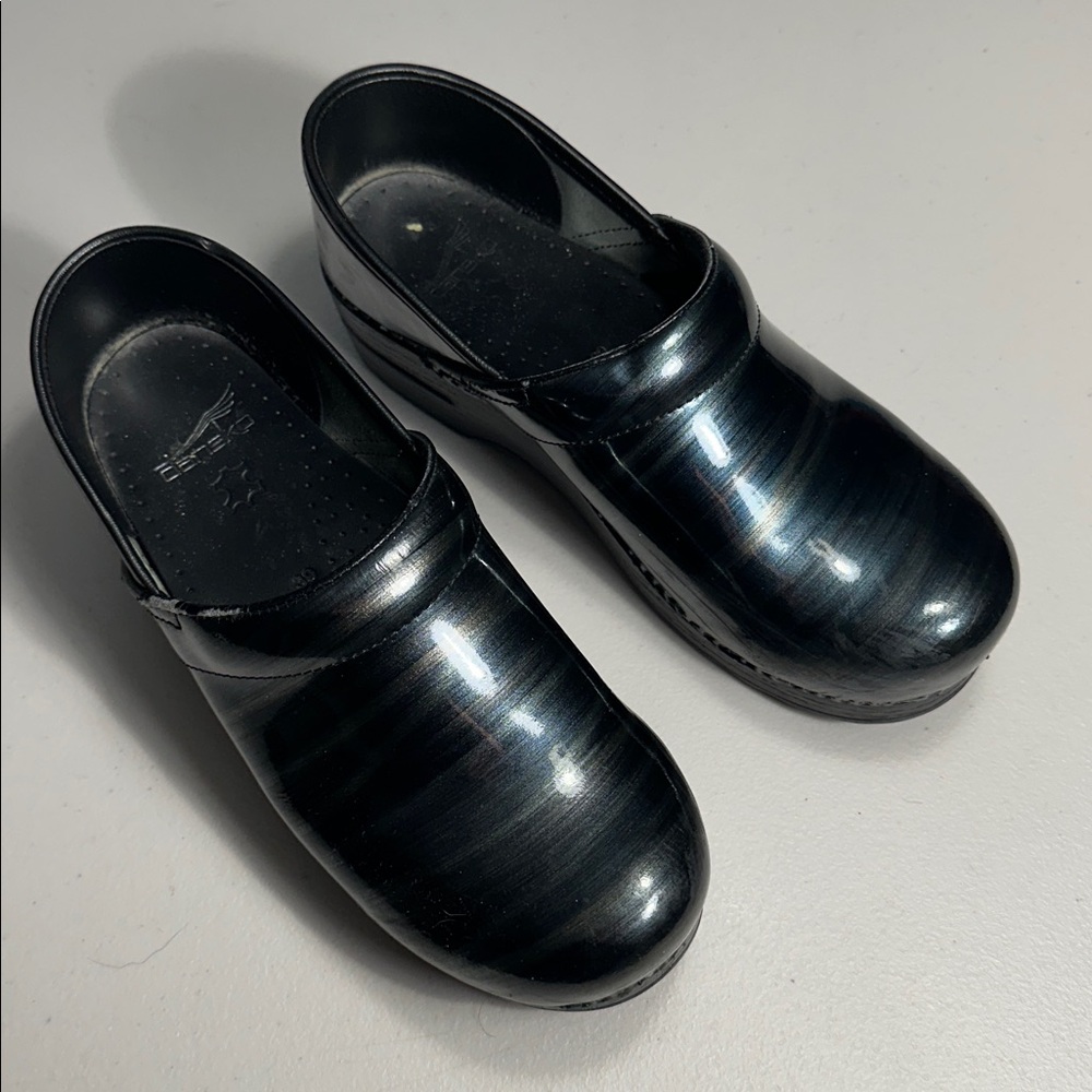 Size 39 Dansko Blue Green Black Striped Nurse Shoes